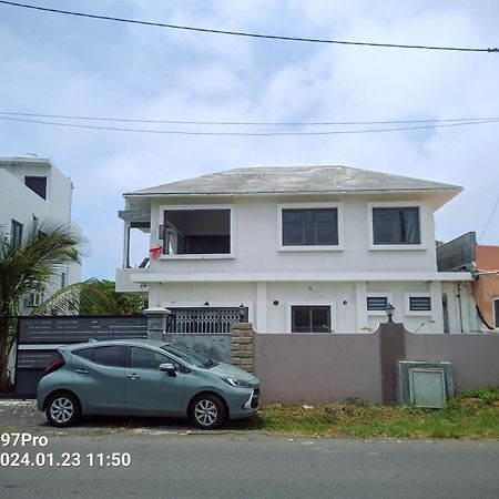 Happy House - Cosy Apartment With Private Pool And Walking Distance To Blue Bay Beach ภายนอก รูปภาพ