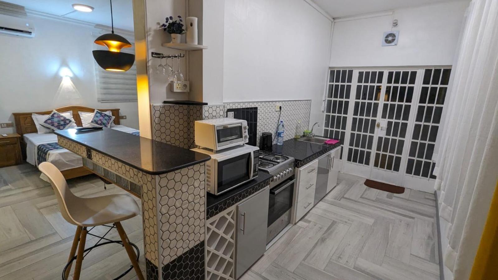 Happy House - Cosy Apartment With Private Pool And Walking Distance To Blue Bay Beach ภายนอก รูปภาพ